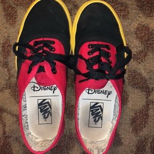 Vans women’s size 9 but fits size 7.6-8 as well.